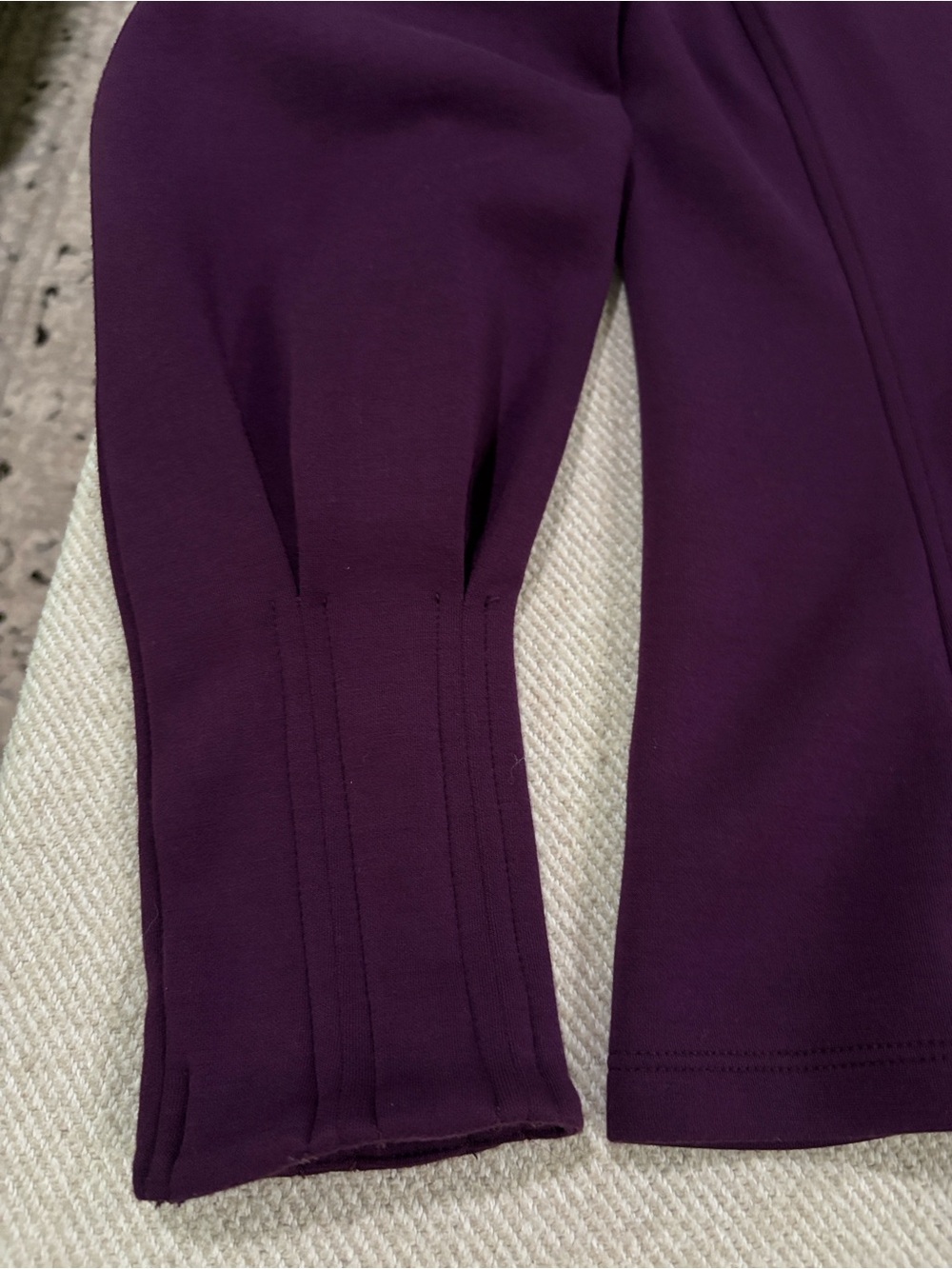 Banana Republic Sz M Pin-tuck Sleeves Scuba Top in Dark Plum - Picture 4 of 8